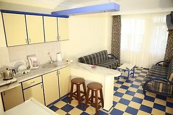 Almera Park Hotell 3*
