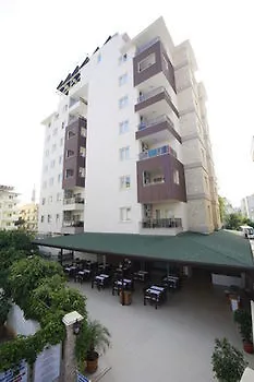 Almera Park Hotell 3*